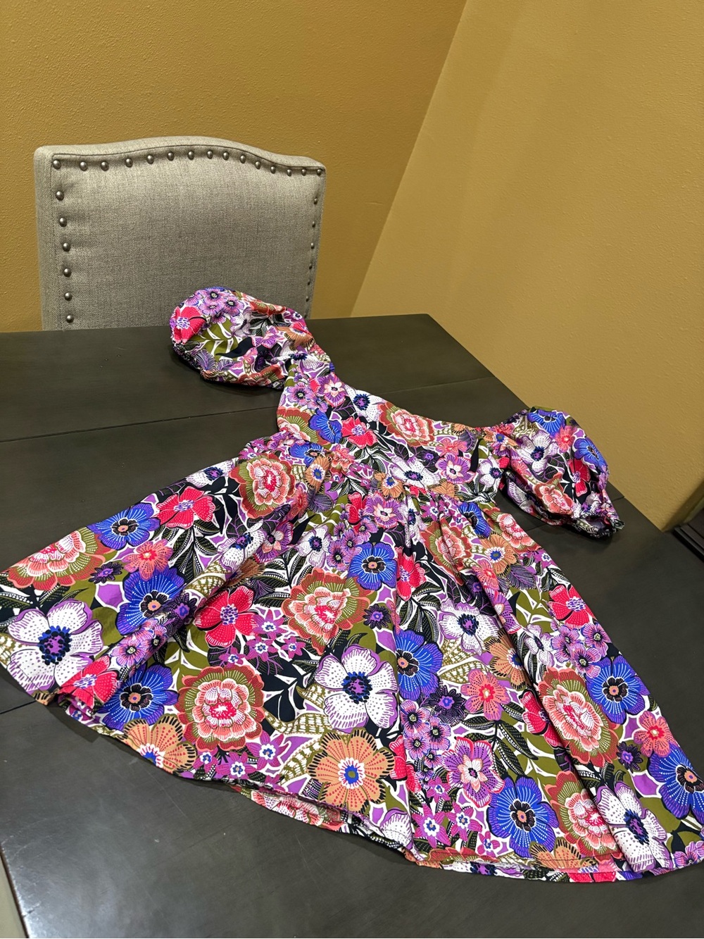 Forever 21  Floral Puff-Sleeve Dress in